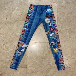 Tromp L’oleil Terez leggings with camp motif.